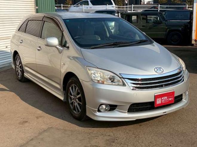 マークXジオ2.4 240G 4WD　6人乗り　3列シート　パワステ　パワーウィンドウ　純正ナビ　キーレスエントリー　ETC　バックカメラ　ABS　盗難防止装置　エアコン　電動シート　横滑り防止装置　アルミホイール 2400