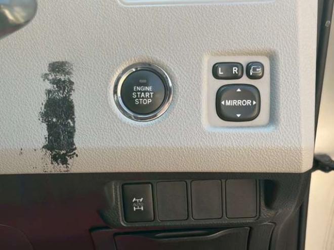 マークXジオ2.4 240G 4WD　6人乗り　3列シート　パワステ　パワーウィンドウ　純正ナビ　キーレスエントリー　ETC　バックカメラ　ABS　盗難防止装置　エアコン　電動シート　横滑り防止装置　アルミホイール 2400