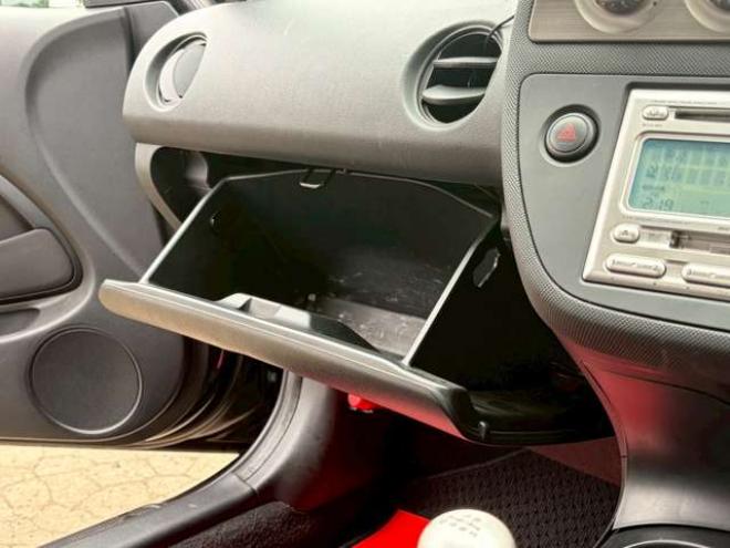 インテグラタイプR 　2.0　ワンオーナー　レカロシート　パワステ　パワーウィンドウ　純正アルミホイール　ABS　キーレスエントリー　横滑り防止装置　エアコン　盗難防止装置 2WD 2000