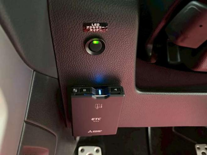 フォレスター2.0XT アイサイト 4WD　ターボ　パワステ　パワーウィンドウ　純正アルミ　ABS　キーレスエントリー　ETC　シートヒーター　社外エンジンスターター　パドルシフト　エアコン　電動シート　クルーズコントロール　盗難防止装置 2000