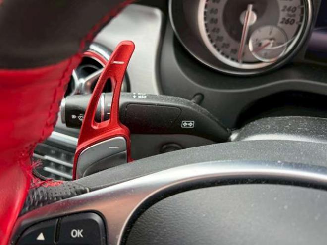 ベンツCLAクラス CLA250 4マチック 4WD　ナビ　バックカメラ　ETC　キーレスエントリー　シートヒーター　エアコン　クルーズコントロール　ABS　盗難防止装置　パワステ　パワーウィンドウ　横滑防止装置　パーキングアシスト　アイドリングストップ 正規輸入車 2000