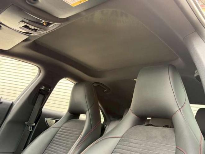 ベンツCLAクラス CLA250 4マチック 4WD　ナビ　バックカメラ　ETC　キーレスエントリー　シートヒーター　エアコン　クルーズコントロール　ABS　盗難防止装置　パワステ　パワーウィンドウ　横滑防止装置　パーキングアシスト　アイドリングストップ 正規輸入車 2000