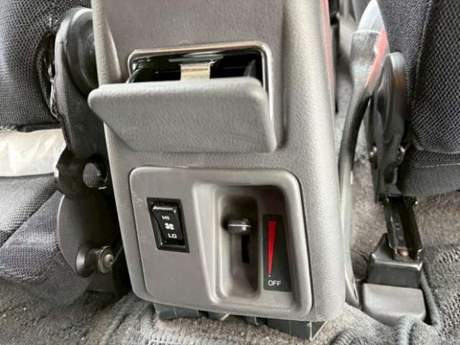 ハイラックスサーフ3.0 SSR-G ワイドボデー ディーゼルターボ 4WD　レカロシート　社外ハンドル　社外ナビ　地デジ　ETC　2バッテリー　バンパーガード　パワステ　パワーウィンドウ　純正アルミホイール　クルーズコントロール　寒冷地仕様 3000