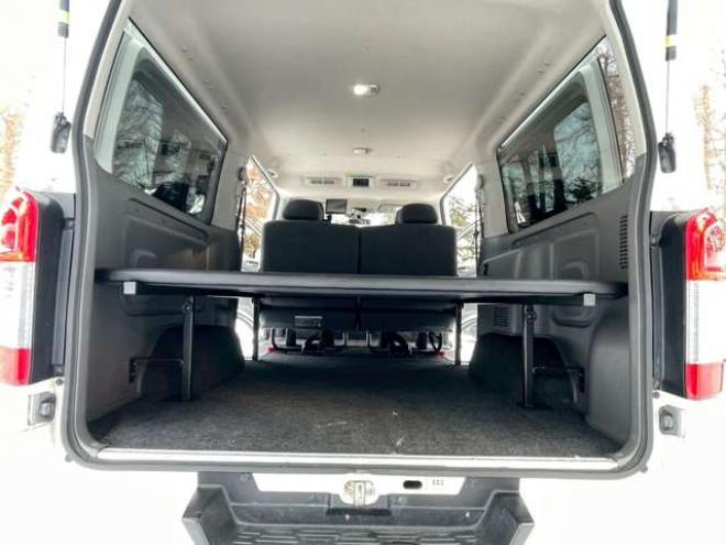 キャラバンNV350 2.5 プレミアムGX ロングボディ ディーゼルターボ 4WD　ベッドキット　スマートキー　キーレスエントリー　パワステ　パワーウィンドウ　ABS　ETC　エアコン　盗難防止装置　両側スライドドア 2500