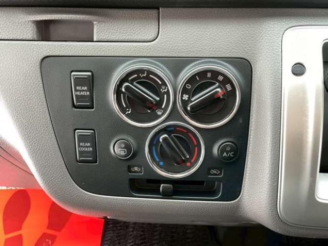 キャラバンNV350 2.5 プレミアムGX ロングボディ ディーゼルターボ 4WD　ベッドキット　スマートキー　キーレスエントリー　パワステ　パワーウィンドウ　ABS　ETC　エアコン　盗難防止装置　両側スライドドア 2500