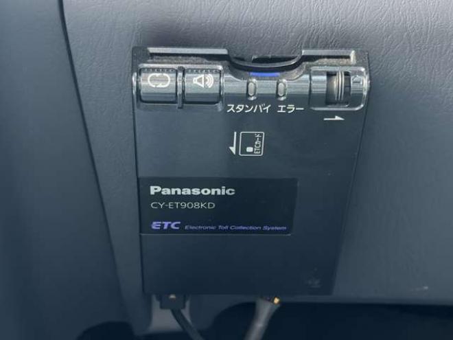 ハイラックスサーフ2.7 SSR-X Vセレクション 4WD　社外ナビ　バックカメラ　リフトアップ　社外アルミホイール　エアコン　ETC　ドライブレコーダー　パワステ　パワーウィンドウ　ABS　キーレスエントリー　ルーフレール 2700