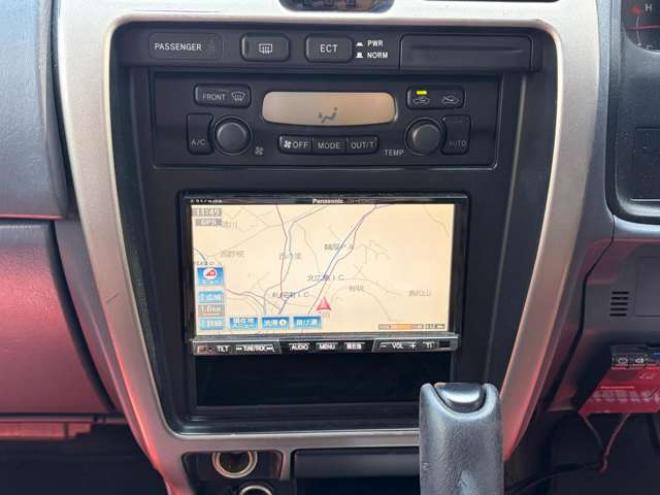 ハイラックスサーフ2.7 SSR-X Vセレクション 4WD　社外ナビ　バックカメラ　リフトアップ　社外アルミホイール　エアコン　ETC　ドライブレコーダー　パワステ　パワーウィンドウ　ABS　キーレスエントリー　ルーフレール 2700