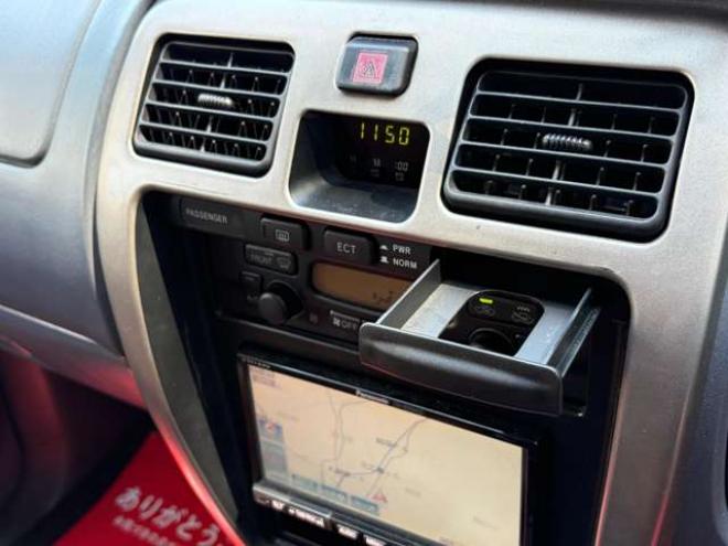 ハイラックスサーフ2.7 SSR-X Vセレクション 4WD　社外ナビ　バックカメラ　リフトアップ　社外アルミホイール　エアコン　ETC　ドライブレコーダー　パワステ　パワーウィンドウ　ABS　キーレスエントリー　ルーフレール 2700