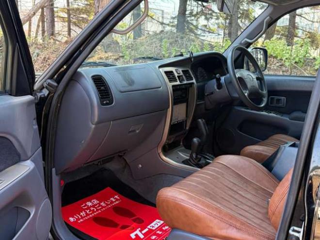 ハイラックスサーフ2.7 SSR-X Vセレクション 4WD　社外ナビ　バックカメラ　リフトアップ　社外アルミホイール　エアコン　ETC　ドライブレコーダー　パワステ　パワーウィンドウ　ABS　キーレスエントリー　ルーフレール 2700