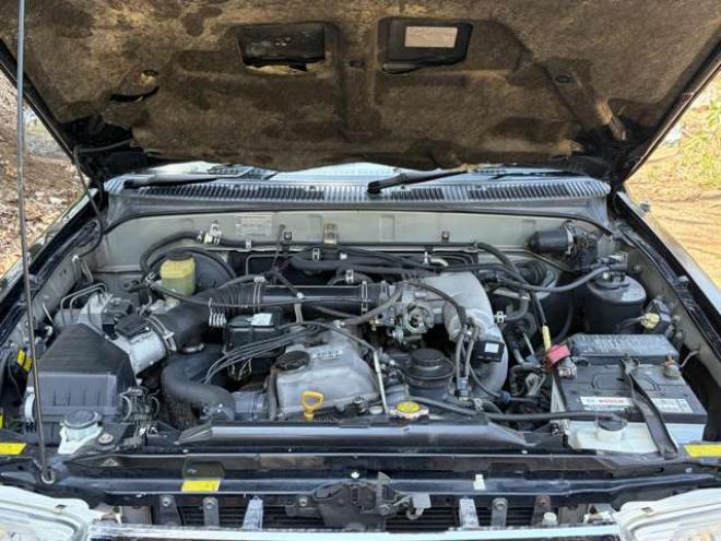 ハイラックスサーフ2.7 SSR-X Vセレクション 4WD　社外ナビ　バックカメラ　リフトアップ　社外アルミホイール　エアコン　ETC　ドライブレコーダー　パワステ　パワーウィンドウ　ABS　キーレスエントリー　ルーフレール 2700