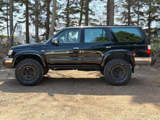 ハイラックスサーフ2.7 SSR-X Vセレクション 4WD　社外ナビ　バックカメラ　リフトアップ　社外アルミホイール　エアコン　ETC　ドライブレコーダー　パワステ　パワーウィンドウ　ABS　キーレスエントリー　ルーフレール 2700