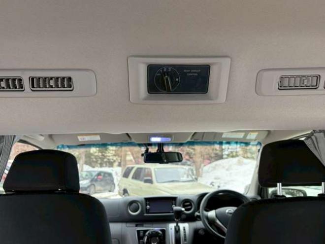 キャラバンNV350 2.5 プレミアムGX ロングボディ ディーゼルターボ 4WD　ベッドキット　カーテン　フロントスポイラー　グリルカバー　ルーフスポイラー　リアヒーター　社外ナビ　左側電動スライドドア　社外アルミホイール　ETC　バックカメラ　パワステ　パワーウィンドウ　キーレス 2500