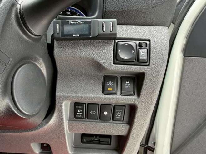 キャラバンNV350 2.5 プレミアムGX ロングボディ ディーゼルターボ 4WD　ベッドキット　カーテン　フロントスポイラー　グリルカバー　ルーフスポイラー　リアヒーター　社外ナビ　左側電動スライドドア　社外アルミホイール　ETC　バックカメラ　パワステ　パワーウィンドウ　キーレス 2500