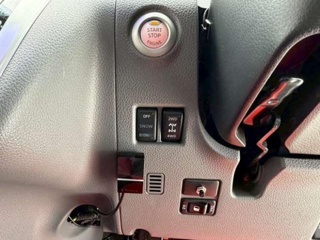 キャラバンNV350 2.5 プレミアムGX ロングボディ ディーゼルターボ 4WD　ベッドキット　カーテン　フロントスポイラー　グリルカバー　ルーフスポイラー　リアヒーター　社外ナビ　左側電動スライドドア　社外アルミホイール　ETC　バックカメラ　パワステ　パワーウィンドウ　キーレス 2500