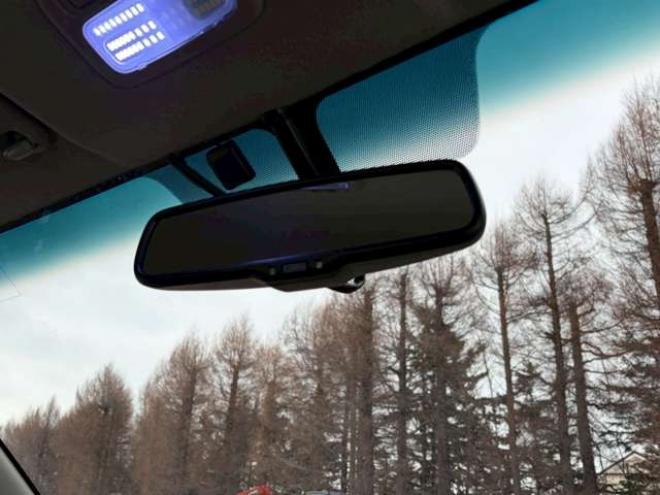 キャラバンNV350 2.5 プレミアムGX ロングボディ ディーゼルターボ 4WD　ベッドキット　カーテン　フロントスポイラー　グリルカバー　ルーフスポイラー　リアヒーター　社外ナビ　左側電動スライドドア　社外アルミホイール　ETC　バックカメラ　パワステ　パワーウィンドウ　キーレス 2500