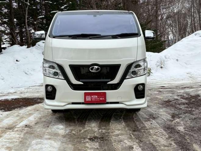 キャラバンNV350 2.5 プレミアムGX ロングボディ ディーゼルターボ 4WD　ベッドキット　カーテン　フロントスポイラー　グリルカバー　ルーフスポイラー　リアヒーター　社外ナビ　左側電動スライドドア　社外アルミホイール　ETC　バックカメラ　パワステ　パワーウィンドウ　キーレス 2500