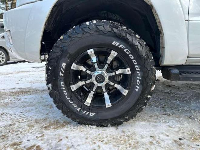 ハイラックスサーフ2.7 SSR-G 4WD　禁煙車　パワステ　パワーウィンドウ　ETC　社外ナビ　バックカメラ　キーレスエントリー　リフトアップ　エンジンスターター　寒冷地仕様　ABS　エアコン　盗難防止装置　社外アルミホイール 2700