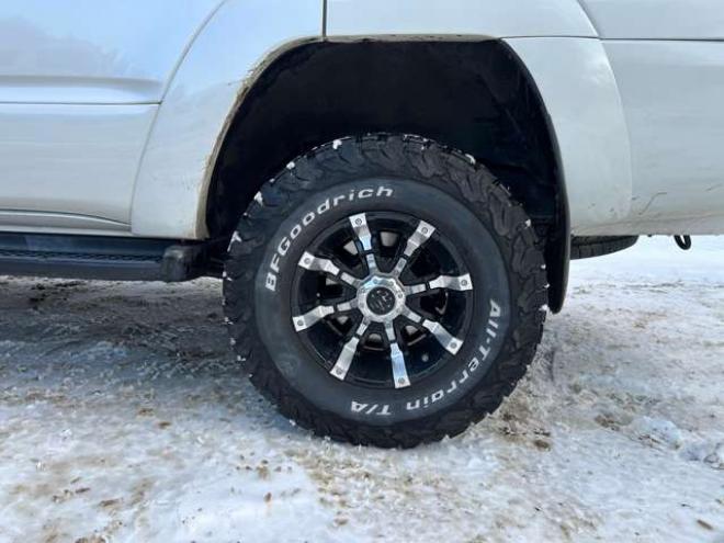 ハイラックスサーフ2.7 SSR-G 4WD　禁煙車　パワステ　パワーウィンドウ　ETC　社外ナビ　バックカメラ　キーレスエントリー　リフトアップ　エンジンスターター　寒冷地仕様　ABS　エアコン　盗難防止装置　社外アルミホイール 2700