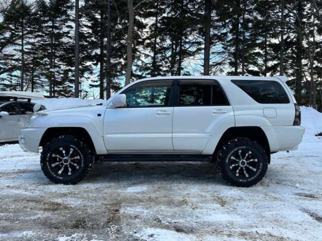 ハイラックスサーフ2.7 SSR-G 4WD　禁煙車　パワステ　パワーウィンドウ　ETC　社外ナビ　バックカメラ　キーレスエントリー　リフトアップ　エンジンスターター　寒冷地仕様　ABS　エアコン　盗難防止装置　社外アルミホイール 2700