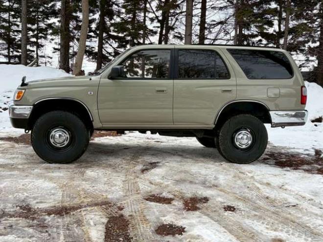 ハイラックスサーフ3.0 SSR-G ワイドボディ ディーゼルターボ 4WD　リフトアップ　全塗装済ベージュ　アルミホイール　メッキバンパー　サンルーフ　ETC　パワステ　パワーウィンドウ　ABS　キーレスエントリー　エアコン　寒冷地仕様 3000