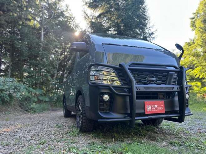 キャラバンNV350 2.5 プレミアムGX ロングボディ ディーゼルターボ 4WD　ABS　衝突軽減ブレーキ　横滑防止装置　盗難防止装置　エアコン　パワステ　パワーウィンドウ　キーレス　片側スライドドア　フォグランプ　ETC　エアバッグ　オリジナル全塗装アンビルグレー　フロントグリル 2500