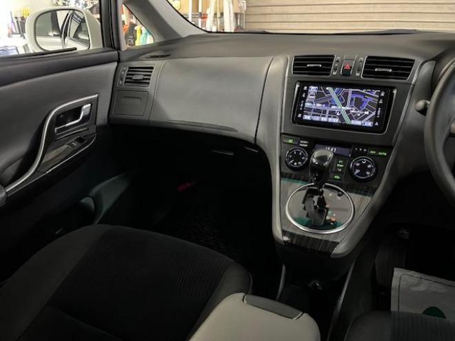 マークXジオエアリエル　本州仕入　ワンオーナー　寒冷地仕様　禁煙車　社外１６インチＡＷ　純正１６ＡＷ＋スタッドレスタイヤ付　純正ナビ　地デジ　Ｂｌｕｅｔｏｏｔｈオーディオ　ＨＩＤヘッドライト　横滑り防止装置　ＥＴＣ 4WD 2400 5Dr