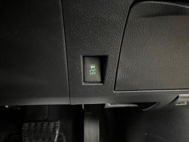 マークXジオエアリエル　本州仕入　ワンオーナー　寒冷地仕様　禁煙車　社外１６インチＡＷ　純正１６ＡＷ＋スタッドレスタイヤ付　純正ナビ　地デジ　Ｂｌｕｅｔｏｏｔｈオーディオ　ＨＩＤヘッドライト　横滑り防止装置　ＥＴＣ 4WD 2400 5Dr