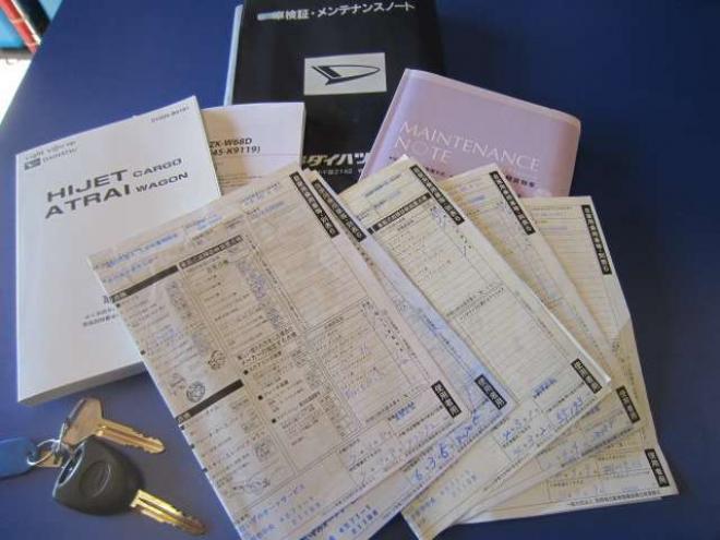 ハイゼットカーゴ デラックス SAIII ハイルーフ 4WD　道外仕入れ 後期型1オーナー  レーンキープアシスト　横滑り防止装置　衝突被害軽減ブレーキ　障害物センサー　ナビ&フルセグTV+Bカメラ キーレス  ドアバイザー Pガラス 記録簿 1年保証付 660