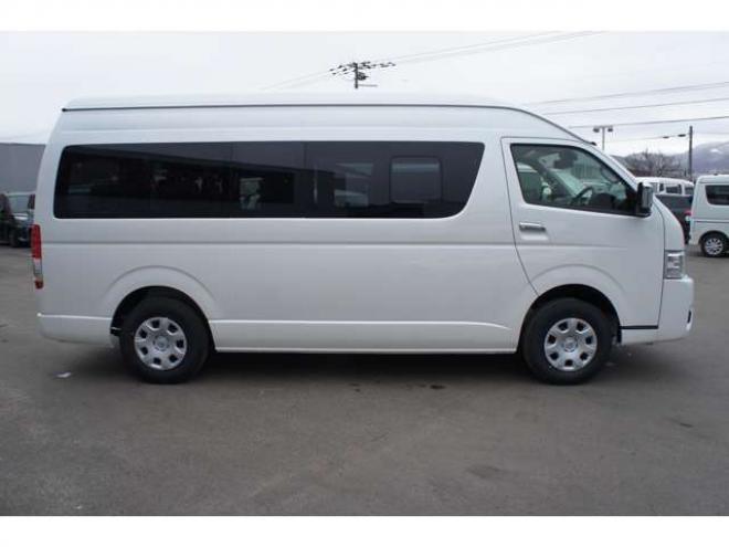 ハイエース2.7 グランドキャビン 4WD　登録済未使用車 走行6キロ　パノラミックビューモニター デジタルインナーミラー　LEDヘッドランプ　LEDフォグランプ　ホワイトパールクリスタルシャイン　メーカー保証付 登録済未使用車 2700