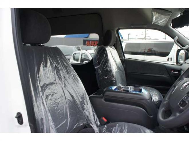 ハイエース2.7 グランドキャビン 4WD　登録済未使用車 走行6キロ　パノラミックビューモニター デジタルインナーミラー　LEDヘッドランプ　LEDフォグランプ　ホワイトパールクリスタルシャイン　メーカー保証付 登録済未使用車 2700