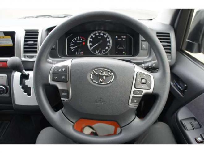 ハイエース2.7 グランドキャビン 4WD　登録済未使用車 走行6キロ　パノラミックビューモニター デジタルインナーミラー　LEDヘッドランプ　LEDフォグランプ　ホワイトパールクリスタルシャイン　メーカー保証付 登録済未使用車 2700