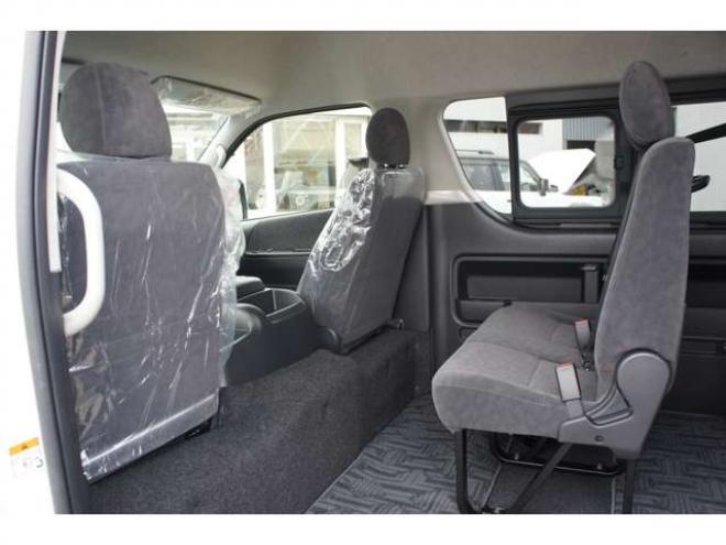 ハイエース2.7 グランドキャビン 4WD　登録済未使用車 走行6キロ　パノラミックビューモニター デジタルインナーミラー　LEDヘッドランプ　LEDフォグランプ　ホワイトパールクリスタルシャイン　メーカー保証付 登録済未使用車 2700