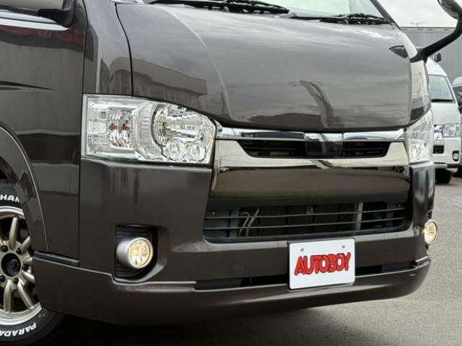 ハイエースバン2.8 スーパーGL 50TH アニバーサリー リミテッド ロングボディ ディーゼルターボ 4WD　415COBRA　CL-3 フロントリップスポイラー　ステージ2ルーフスポイラー　By2NEO　BADフェイスボンネット　ローフォルムフェンダー　ESSEX　ENCB　17インチブロンズホイール　ヨコハマパラダ　NEWパーツカスタム 2800