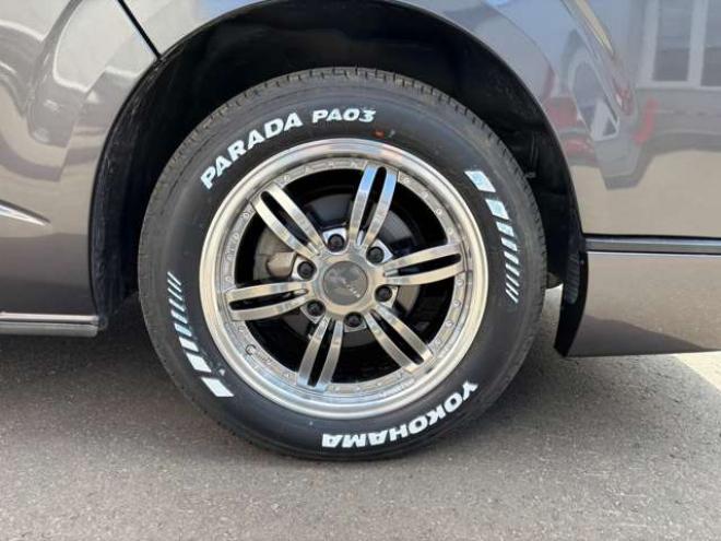 ハイエースバン2.8 スーパーGL ダークプライムII ロングボディ ディーゼルターボ 4WD　グレーメタリック　415COBRAクリーンルック3フロントスポイラー　ステージ2ルーフスポイラー　バッドフェイスBY2ボンネット　バッドラッカー17インチAW　ヨコハマPARADA17インチホワイトレター 2800