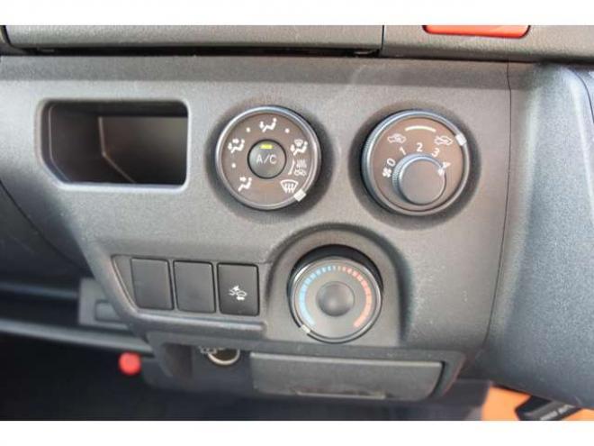ハイエースバン2.8 DX ロング ディーゼルターボ 4WD　フロントシートセパレート仕様変更済　　　センターコンソール付　415COBRA丸目ライトキット&バッドラッカー16インチAW　415SAFARIフロントスポイラー　TOYOオープンカントリーR/T　電動格納ドアミラー 2800