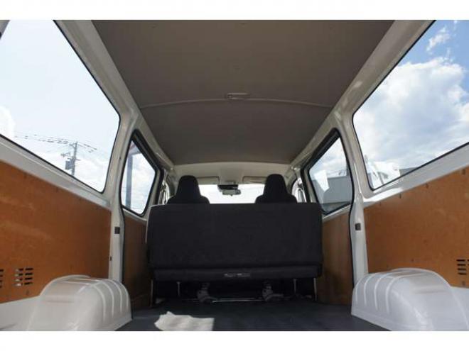 ハイエースバン2.8 DX ロング ディーゼルターボ 4WD　フロントシートセパレート仕様変更済　　　センターコンソール付　415COBRA丸目ライトキット&バッドラッカー16インチAW　415SAFARIフロントスポイラー　TOYOオープンカントリーR/T　電動格納ドアミラー 2800