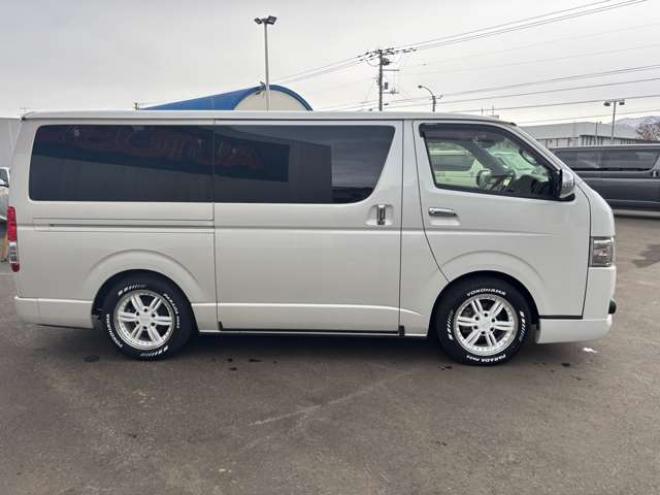 レジアスエース2.8 スーパーGL ダークプライムII ロングボディ ディーゼルターボ 4WD　415COBRA　クリーンルック3フロントスポイラー　ステージ2ルーフスポイラー　バッドラッカーIII17インチAW　ヨコハマPARADA215/60R17　両側パワースライドドア　ETC 2800