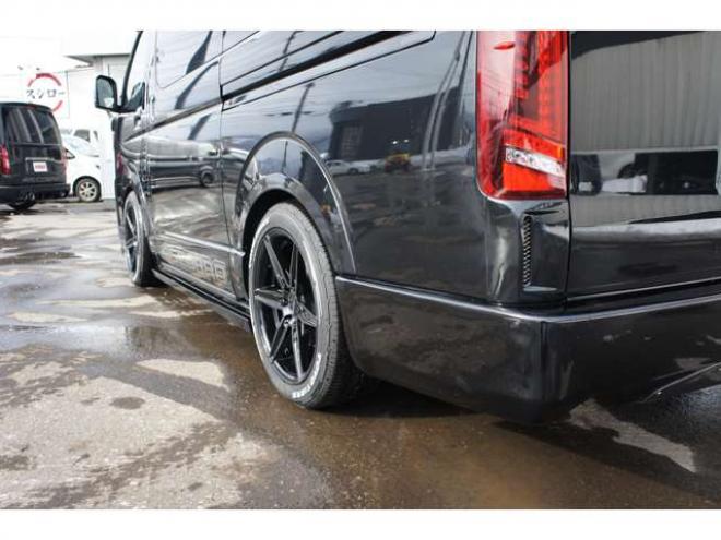 ハイエース2.7 GL ロング ファインテックツアラー 4WD　415COBRA　ファントムヘッドライトシステム&フェイスリフトキット&F/S/R/ルーフスポ/ボンネット/プレステージテールランプ&新作バッドラッカーHP-6　18インチAW　TOYO　H30　225/50R18 2700