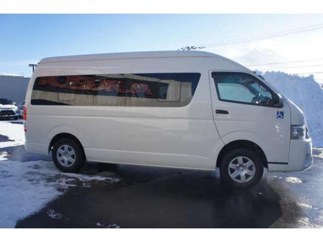 レジアスエース2.7 ウェルキャブ Bタイプ スーパーロング 4WD　ワンオーナー　純正メモリーナビTV　Bカメラ　車いす移動車　車いす2基固定装置付き　9人乗り　リア電動リフト　寒冷地仕様 福祉車両 2700