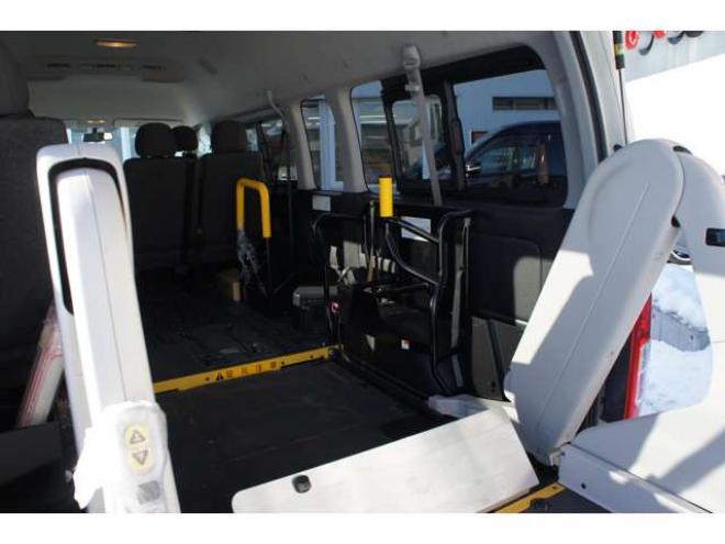 レジアスエース2.7 ウェルキャブ Bタイプ スーパーロング 4WD　ワンオーナー　純正メモリーナビTV　Bカメラ　車いす移動車　車いす2基固定装置付き　9人乗り　リア電動リフト　寒冷地仕様 福祉車両 2700