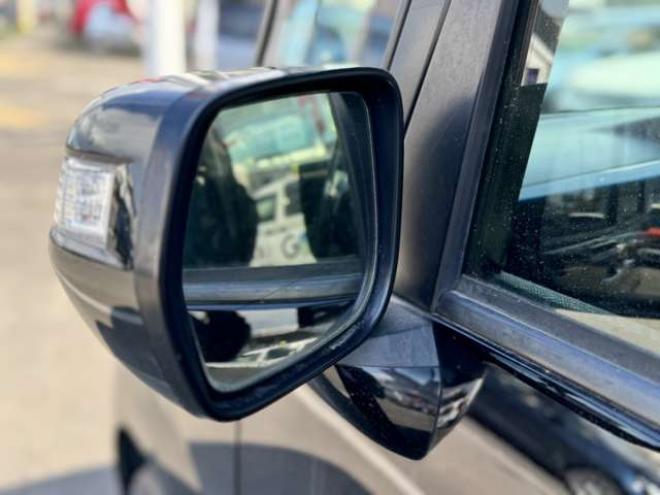 N-BOXカスタムG ターボSSパッケージ 4WD　プッシュスタート・横滑り防止・パドルシフト・クルーズコントロール・両側パワースライドドア・HIDオートライト・フォグランプ・オートエアコン・ETC・ミラーヒーター・純正フルセグTV・純正14incアルミホイール 660