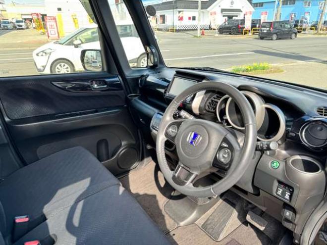 N-BOXカスタムG ターボSSパッケージ 4WD　プッシュスタート・横滑り防止・パドルシフト・クルーズコントロール・両側パワースライドドア・HIDオートライト・フォグランプ・オートエアコン・ETC・ミラーヒーター・純正フルセグTV・純正14incアルミホイール 660