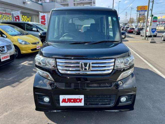 N-BOXカスタムG ターボSSパッケージ 4WD　プッシュスタート・横滑り防止・パドルシフト・クルーズコントロール・両側パワースライドドア・HIDオートライト・フォグランプ・オートエアコン・ETC・ミラーヒーター・純正フルセグTV・純正14incアルミホイール 660