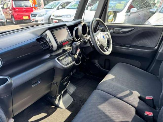 N-BOXカスタムG ターボSSパッケージ 4WD　プッシュスタート・横滑り防止・パドルシフト・クルーズコントロール・両側パワースライドドア・HIDオートライト・フォグランプ・オートエアコン・ETC・ミラーヒーター・純正フルセグTV・純正14incアルミホイール 660