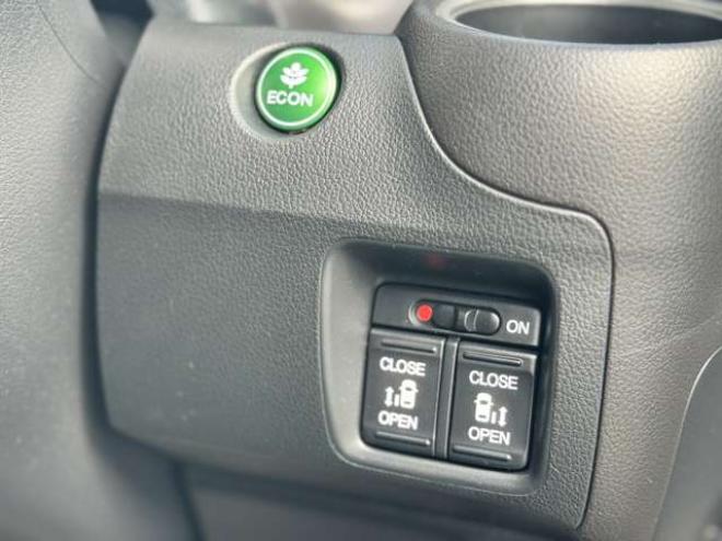 N-BOXカスタムG ターボSSパッケージ 4WD　プッシュスタート・横滑り防止・パドルシフト・クルーズコントロール・両側パワースライドドア・HIDオートライト・フォグランプ・オートエアコン・ETC・ミラーヒーター・純正フルセグTV・純正14incアルミホイール 660