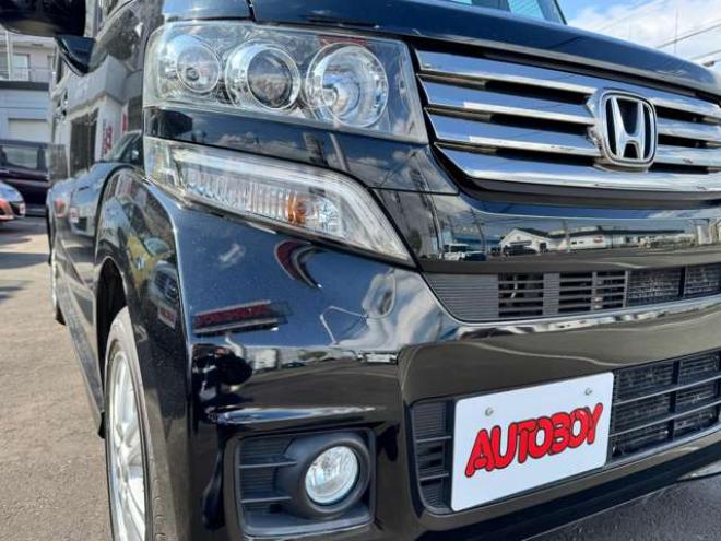 N-BOXカスタムG ターボSSパッケージ 4WD　プッシュスタート・横滑り防止・パドルシフト・クルーズコントロール・両側パワースライドドア・HIDオートライト・フォグランプ・オートエアコン・ETC・ミラーヒーター・純正フルセグTV・純正14incアルミホイール 660