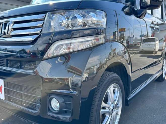 N-BOXカスタムG ターボSSパッケージ 4WD　プッシュスタート・横滑り防止・パドルシフト・クルーズコントロール・両側パワースライドドア・HIDオートライト・フォグランプ・オートエアコン・ETC・ミラーヒーター・純正フルセグTV・純正14incアルミホイール 660