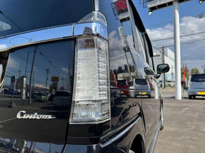 N-BOXカスタムG ターボSSパッケージ 4WD　プッシュスタート・横滑り防止・パドルシフト・クルーズコントロール・両側パワースライドドア・HIDオートライト・フォグランプ・オートエアコン・ETC・ミラーヒーター・純正フルセグTV・純正14incアルミホイール 660