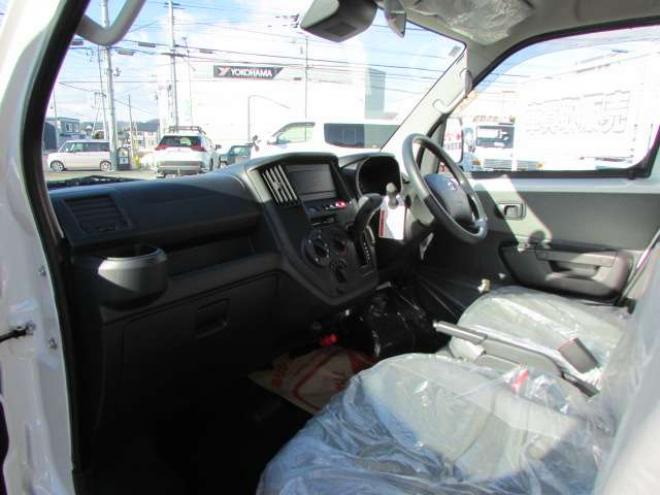 タウンエースバン1.5 GL 4WD　登録済未使用車/スマートアシスト/LEDヘッドライト/ベッドキット/MAD CROSS14インチホイール+ジオランダーX-AT/キーレス/アイドリングストップ 登録済未使用車 1500