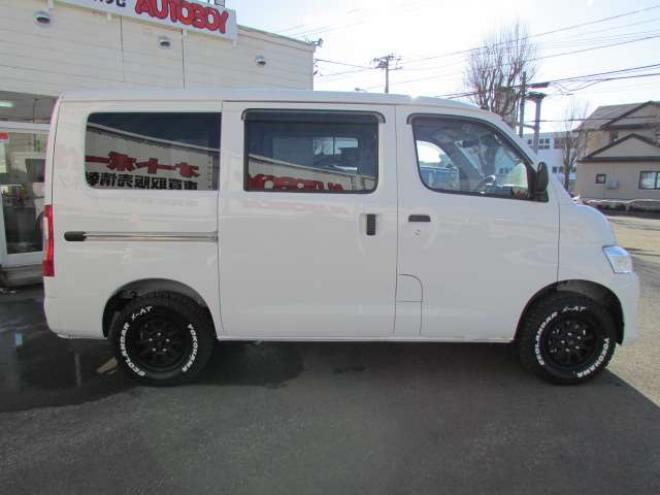タウンエースバン1.5 GL 4WD　登録済未使用車/スマートアシスト/LEDヘッドライト/ベッドキット/MAD CROSS14インチホイール+ジオランダーX-AT/キーレス/アイドリングストップ 登録済未使用車 1500